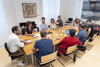 Reunión de las delegaciones de PSN, Geroa Bai y Contigo-Zurekin, esta tarde en el Parlamento navarro.