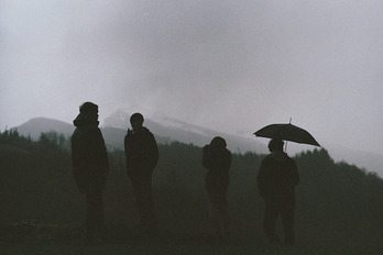 Errodajeko irudi batean, lau zuzendariak.