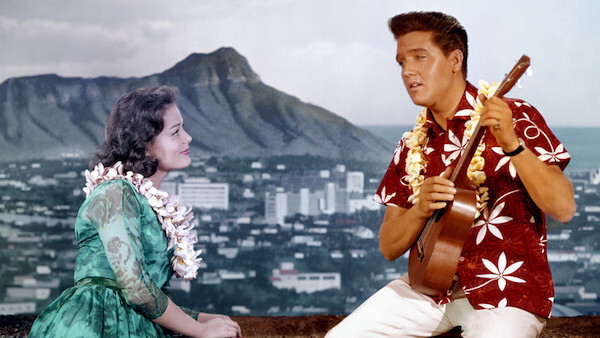 Elvis Presley contribuyó a popularizar lo hawaiano con sus películas. (‘Blue Hawaii’)
