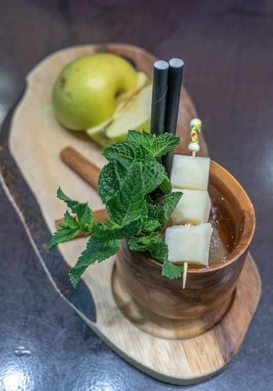 Manzana, sagardoz, membrillo y hasta queso en este cóctel tan local como original.