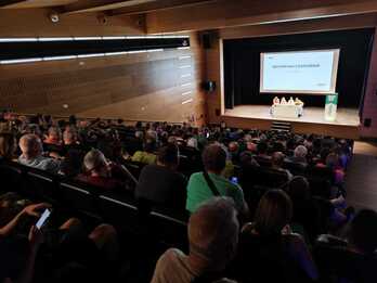 Hilaren 2an egoera politikoa aztertzeko asanblada egin zuen EH Bilduk Berriozarren. 