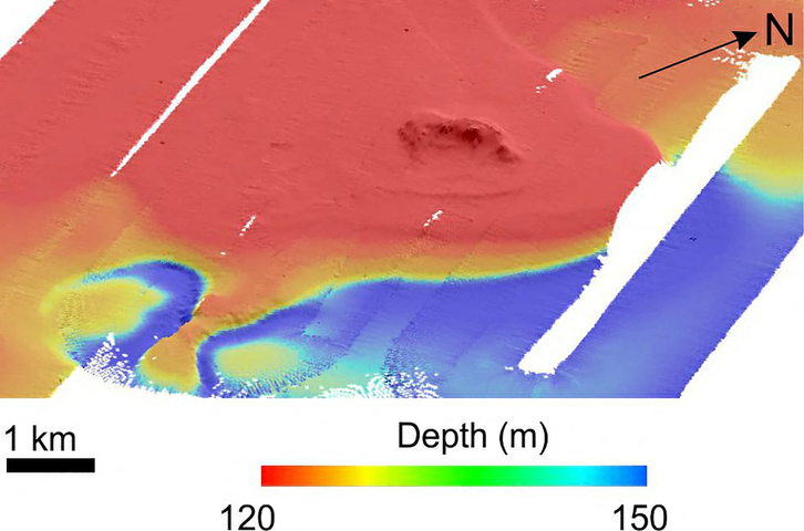 Mapa barométrico del fondo del Mediterráneo que muestra uno de los volcanes al lado de Sicilia.