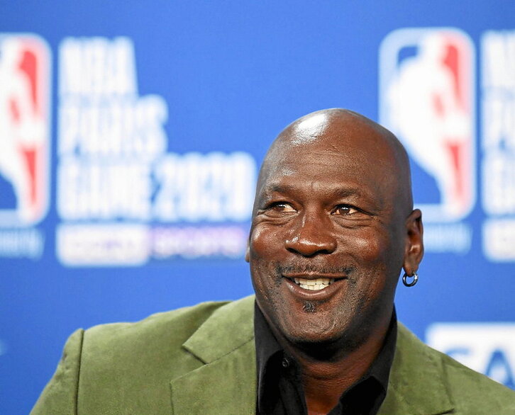 Irudian, Michael Jordan saskibaloi jokalari ezaguna.