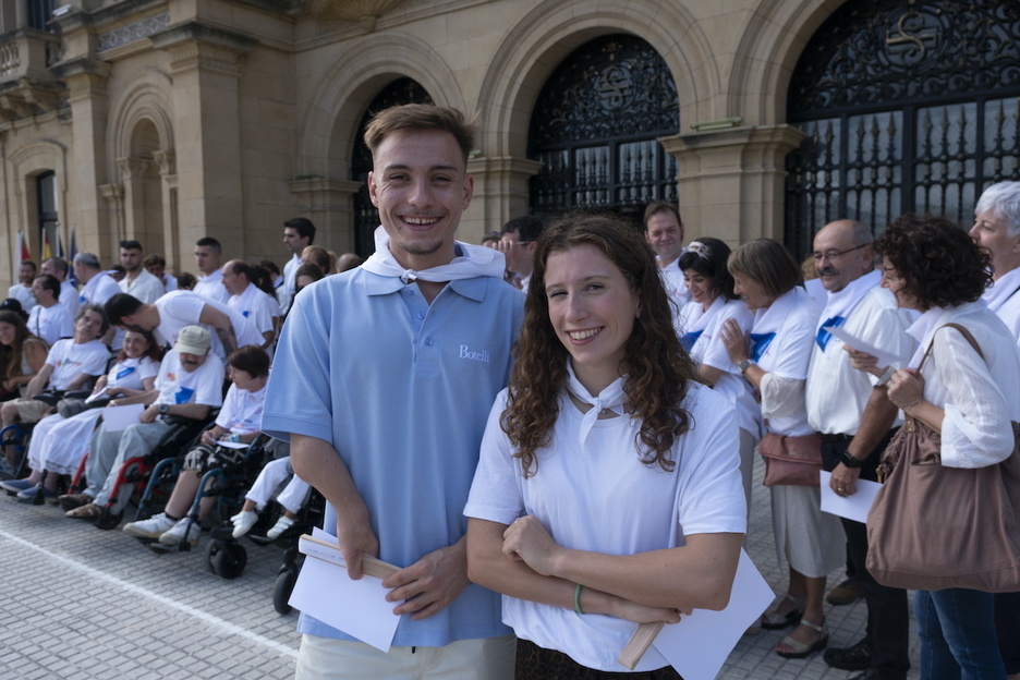 Iñigo Llopiz y Nahia Zudaire han sido homenajeados por su éxito en Manchester.