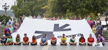 ‘Etxera’, Bilboko konpartsek Sarerekin partekatzen duten aldarria.