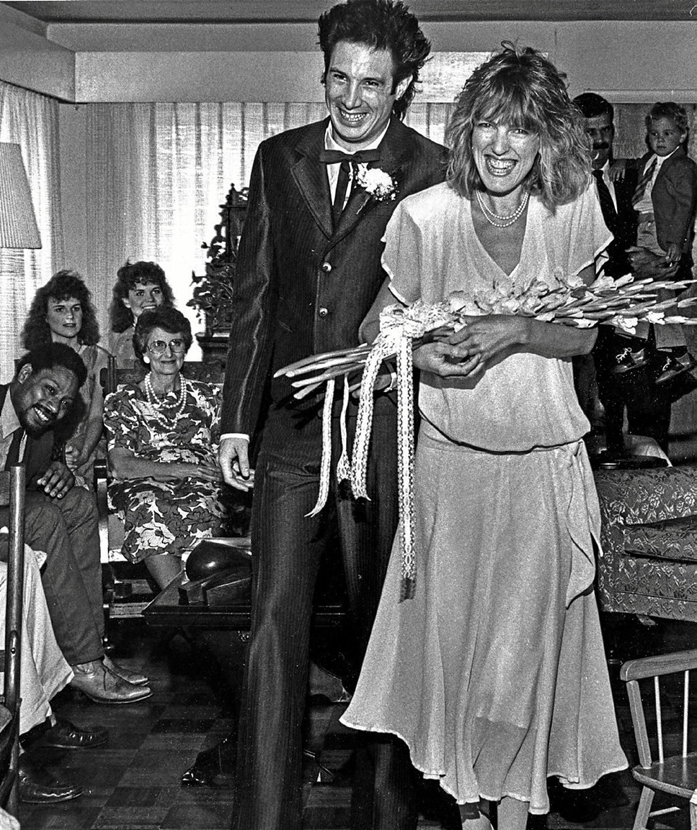 El día de su boda con Greg, su primer marido. Archivo personal de Lucinda Williams por cortesía de la editorial Liburuak.