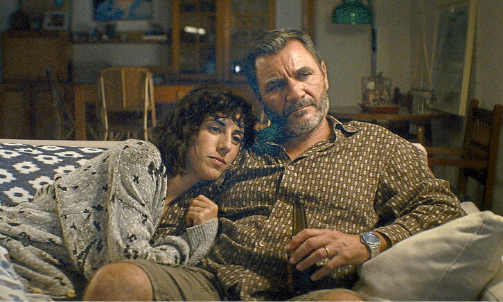 Elena Martín y Alex Brendemühl son padre e hija en una historia sobre los bordes traumáticos del placer y el despertar sexual en la infancia.