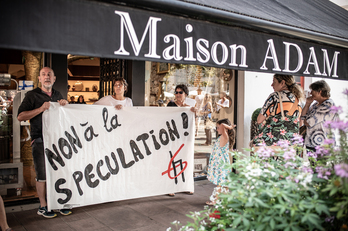 Donibane Lohitzunen kokatzen da okupatua izan den denda.