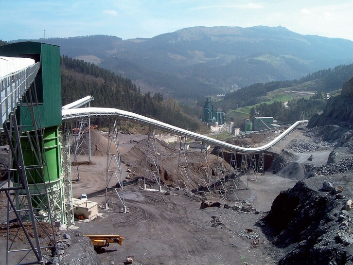 Cementos Lemonaren harrobia, Apario mendian.