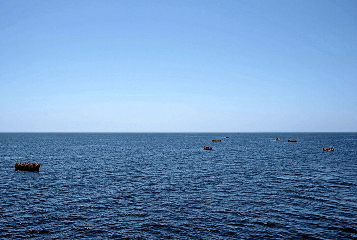 Lampedusan, Kanariar irlatan eta erreskate itsasontzietan erreskate gogorrak izan dira uda honetan.