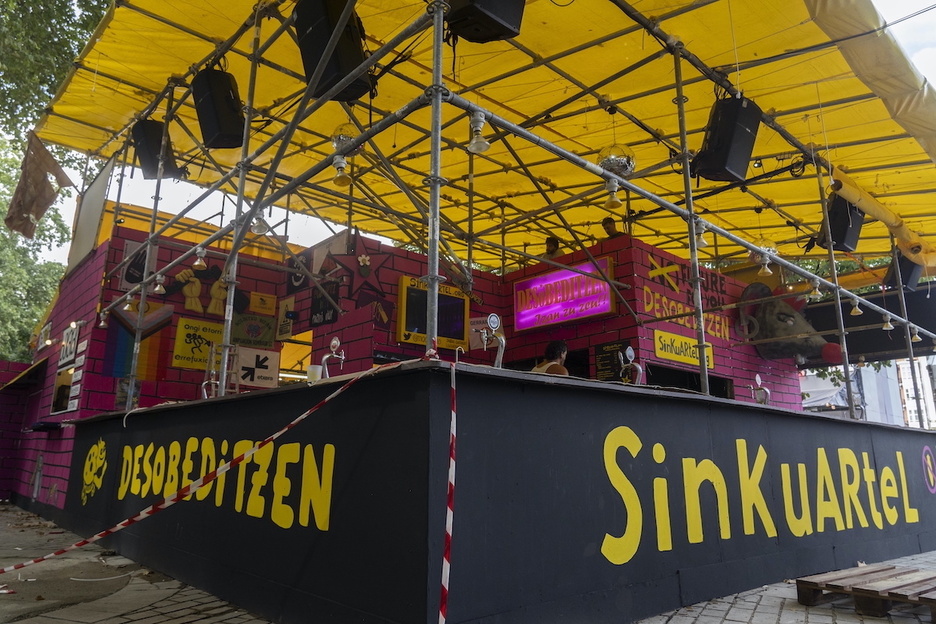 Txosna de Sinkuartel, en pleno Arenal. Txosna de Sinkuartel, en pleno Arenal.