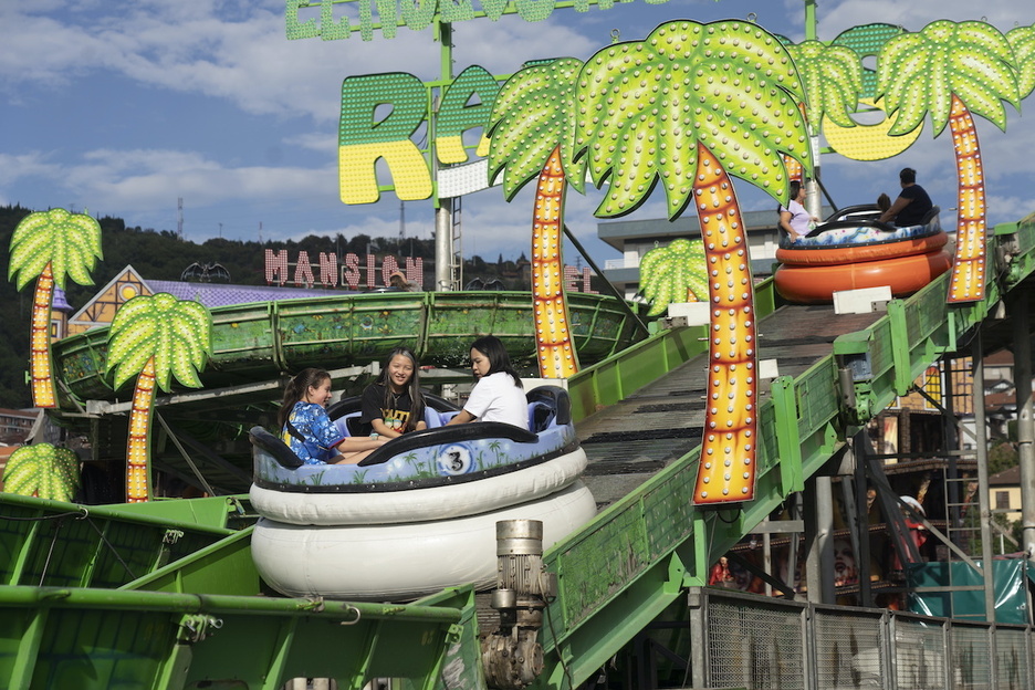 Una de las atracciones que se han instalado en el parque de Etxebarria, en Bilbo.