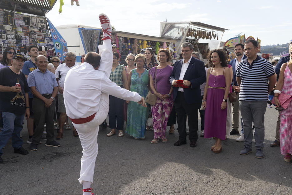 Acto de inauguración oficial de las barracas.