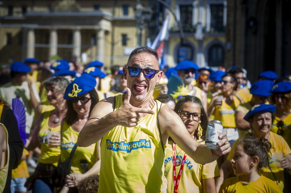 Pinpilinpauxako kideak, jaitsieran. 