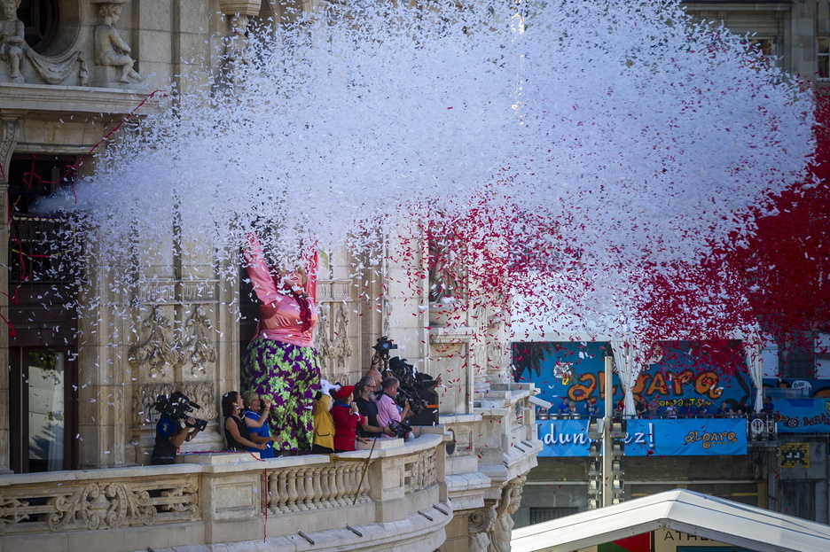 Txupinaren ostean, balkoiko irudia.