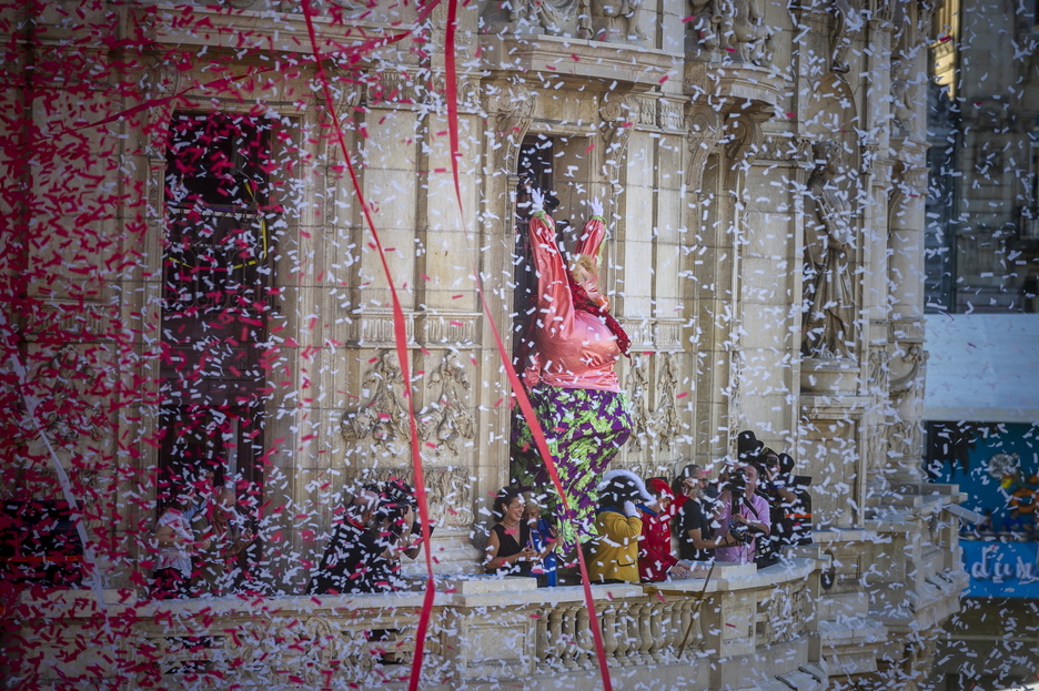 Kolore eztanda Bilboko jaien hasieran.