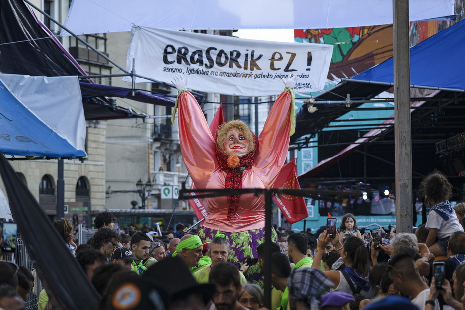 Marijaia, Bilboko txosnetatik paseatzen.