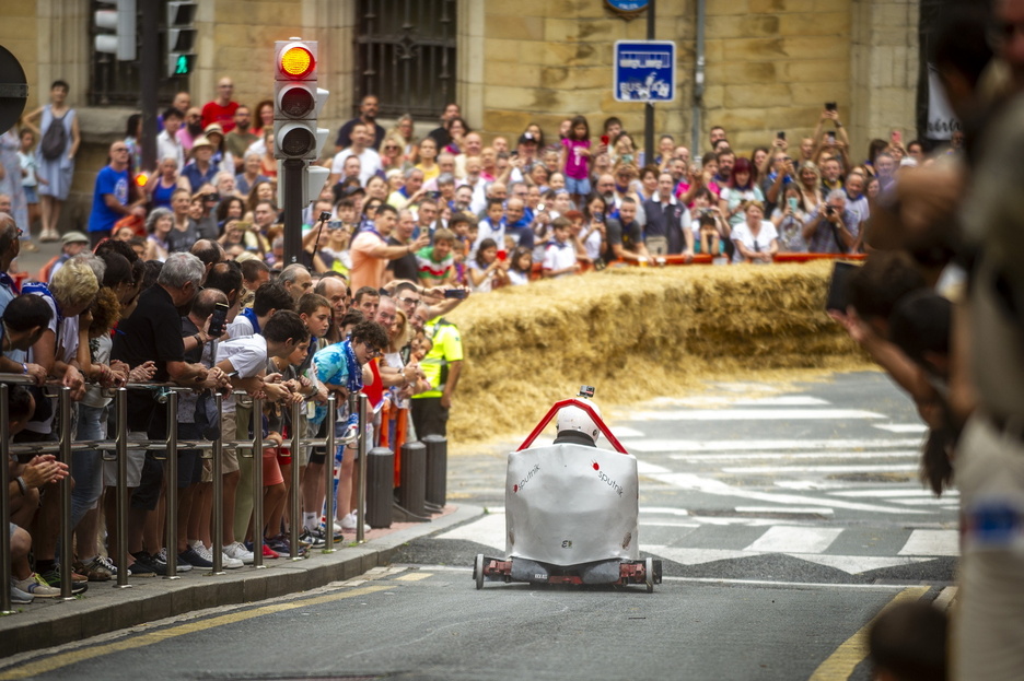 El Open Aste Nagusia de goitiberas rasgando el asfalta en Zabalbide.