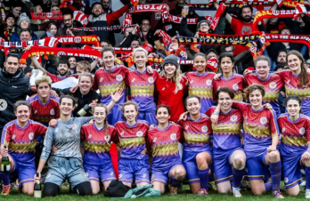Equipo femenino del Clapton CFC durante un encuentro de la temporada pasada