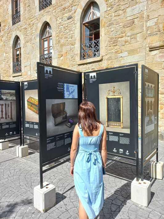 Mungiako Torrebillela Kultur Etxearen kanpoaldean bisitatu ahal da erakusketa.