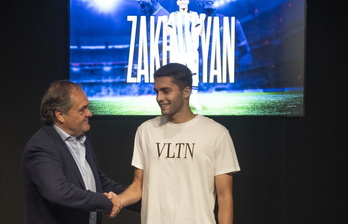 Jokin Aperribay y Arsen Zakharyan, en su presentación como jugador realista hasta 2029.