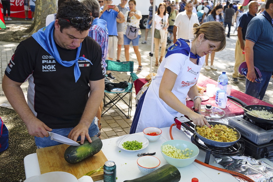 Los mayores concinaron pisto 100! vegetal.