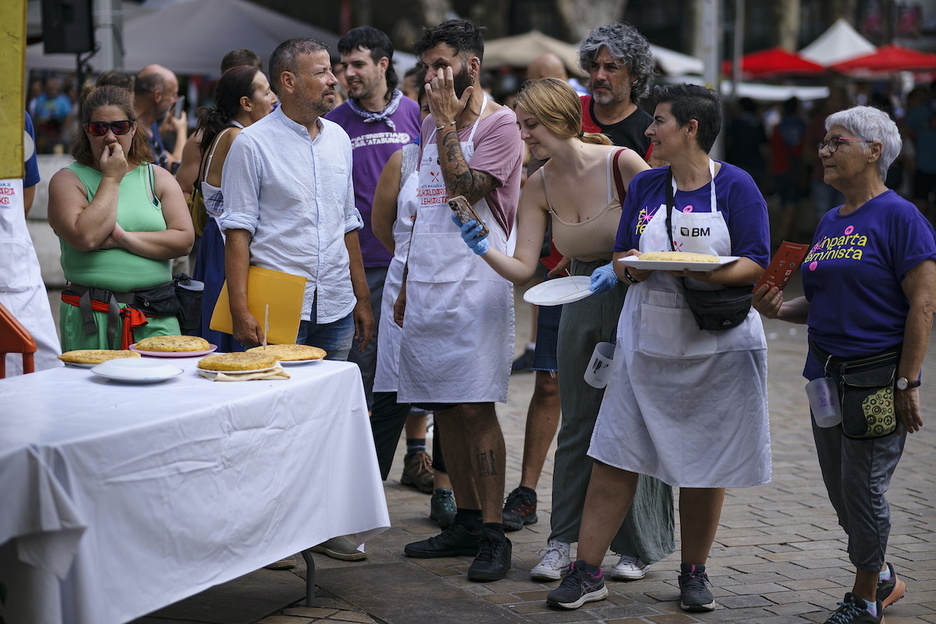 Participantes aguardan a presentar sus platos.