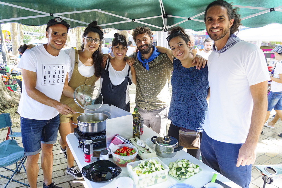 Astelehenean pisto beganoa sukaldatu zuten bilbotarrek.