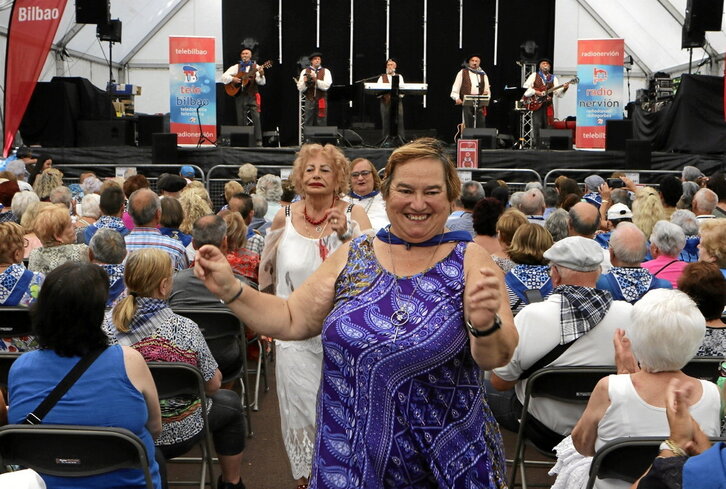 Actuación de Los Cinco Bilbainos, ayer en la Pérgola de Doña Casilda.