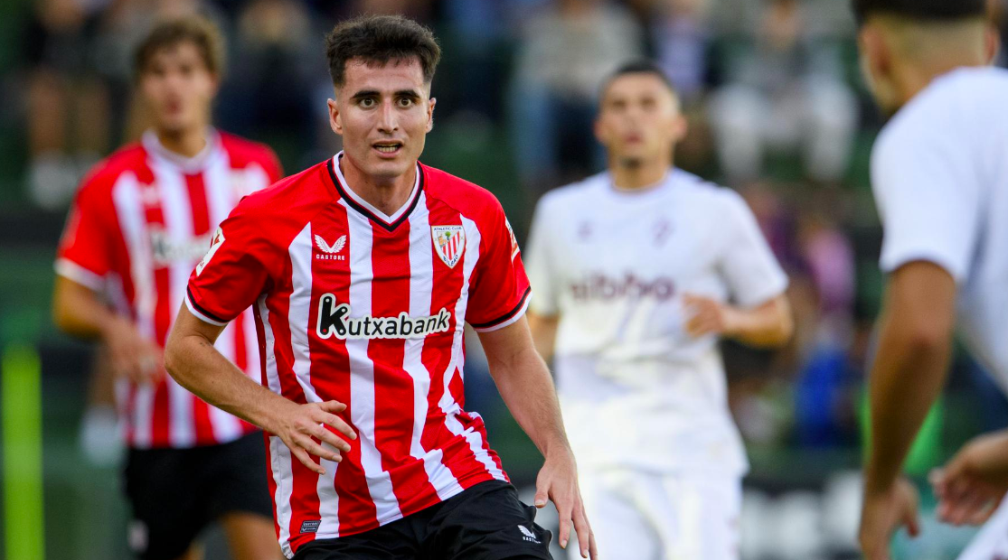 Jon Morcillo Eibarren aurka denboraldi aurrean jokatutako paritdan. (@AthleticClub) Jon Morcillo Eibarren aurka denboraldi aurrean jokatutako paritdan. (@AthleticClub)