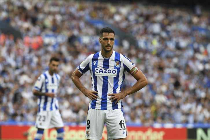 Mikel Merino en un partido con la Real.