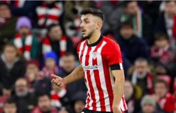 Aitor Paredes en el amistoso contra el Manchester United.