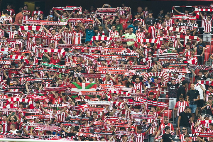 Grada popular de San Mamés en un partido de la temporada pasada.