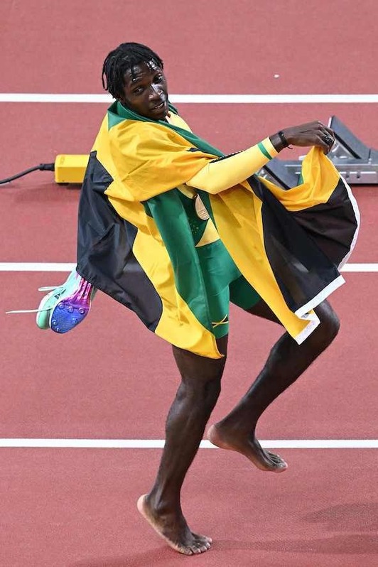 Antonio Watson, incontenible tras ganar el oro de los 400 metros lisos.