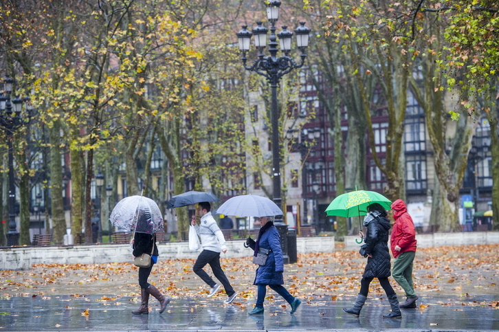 Lluvia en el Arenal de Bilbo, en una imagen de archivo.