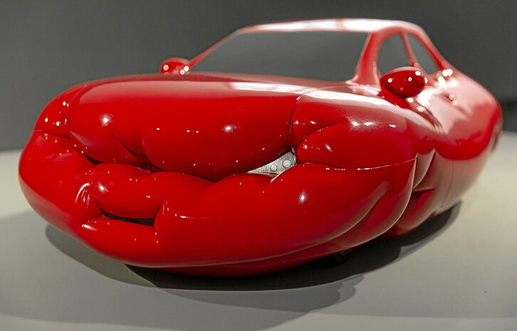 El Museo Universidad de Navarra acoge la muestra “Una broma es una cosa muy seria. El humor en el arte a través de la colección Bergé”, en la que se puede ver alguno de los Fat Car de Erwin Wurm.