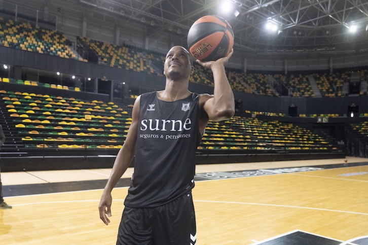 Alex Renfroe, saskibaloian jokatzeko gogotsu oraindik ere, 37 urte izan arren.