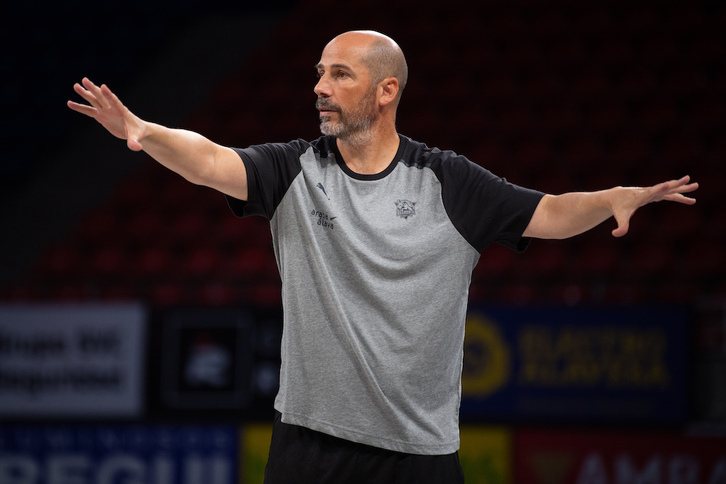 Joan Peñarroya dirige una sesión de entrenamiento.