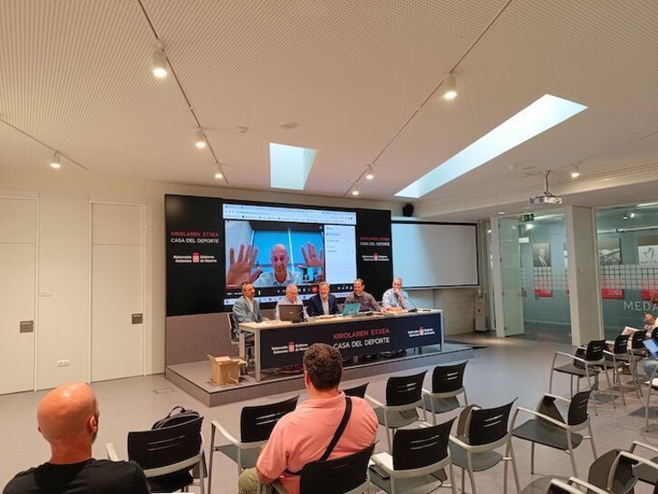 Imagen de la presentación del libro «El baloncesto navarro, historia de un proyecto compartido vol. II» de este lunes.
