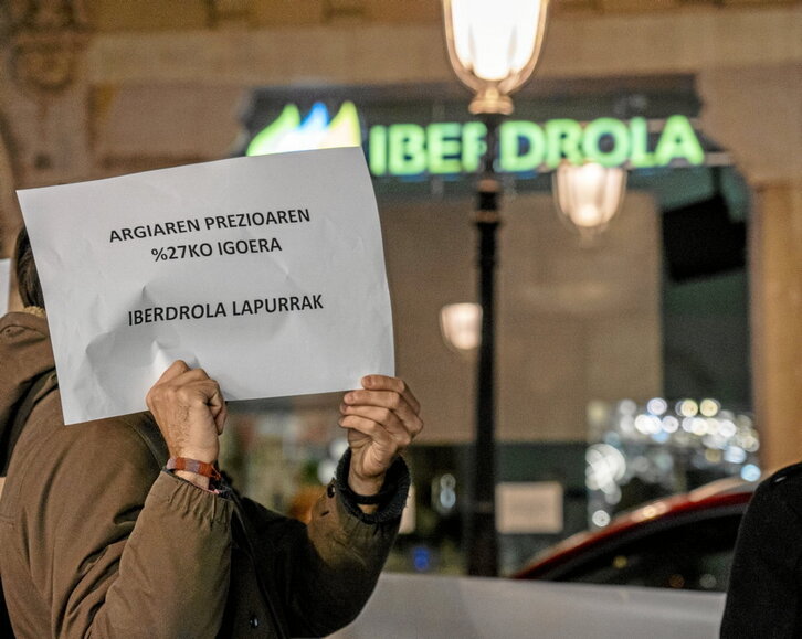Imagen de archivo de una protesta ante Iberdrola por la subida del precio de la electricidad.