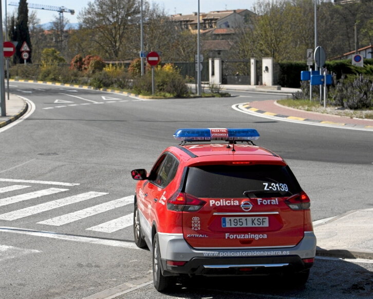 Un coche de la Policía Foral, de patrulla.