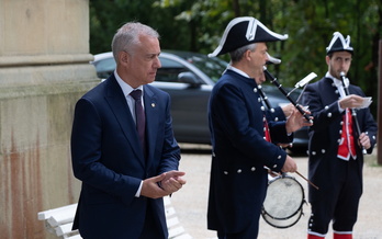 Iñigo Urkullu, en los exteriores del Palacio de Miramar, donde Lakua dio inicio ayer al curso. 