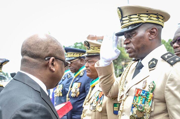 Brice Oligui Nguema Goardia Errepublikanoaren komandantea da trantsiziorako presidentea. 