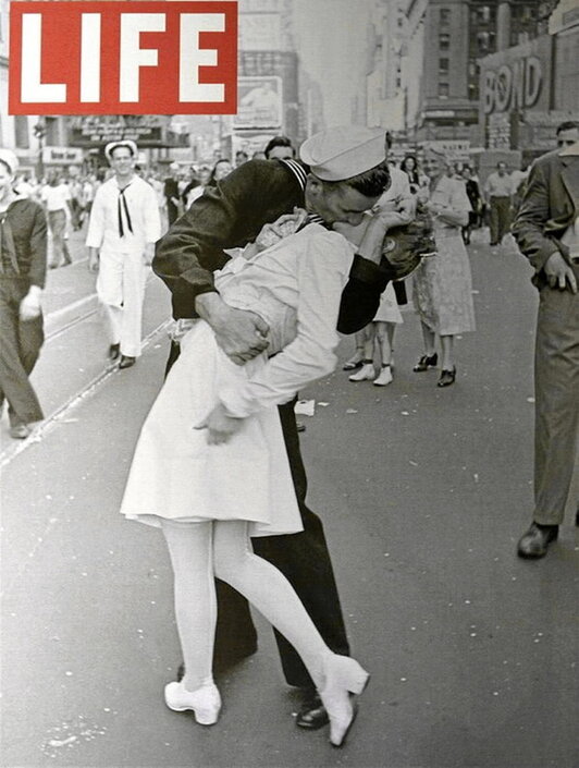 Eisenstaedt argazkilariaren irudiak munduari buelta eman zion ‘Life’ aldizkariko azala izan zenean.