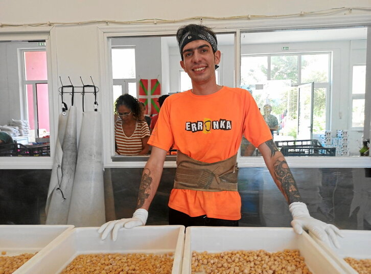 Sei aldiz ukatu diote asilo eskaera Zaporeak-en lan egiten duen Hadiri.