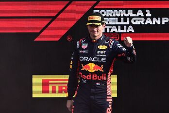 Max Verstappen, en el podio de Monza.