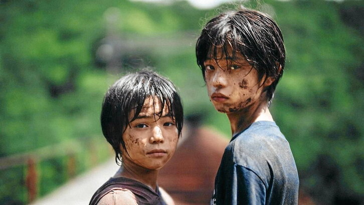 Soya Kurokawa y Hiiragi Hinata son dos amigos involucrados en un incidente dramático, en “Monster”.