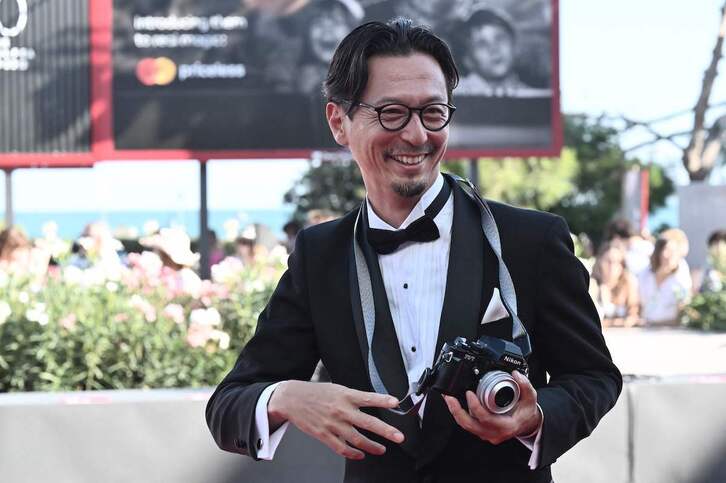 El director of fotografía Yoshio Kitagawa posa ante los fotógrafos.