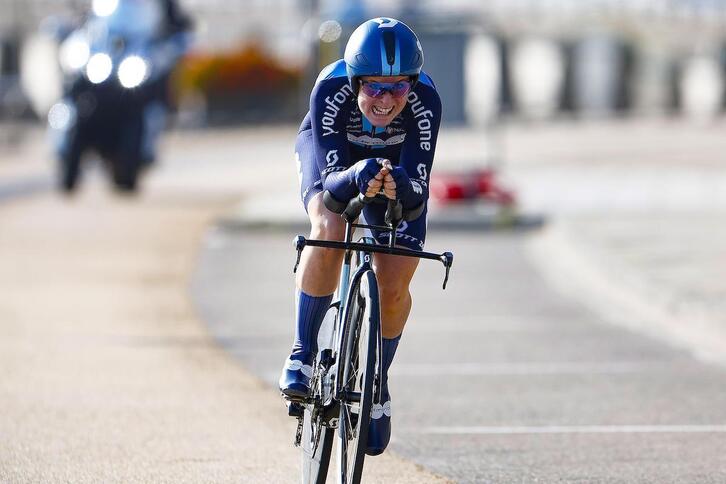 Charlotte Kool en el recorrido de la prólogo en la que ha logrado su duodécimo triunfo del año.