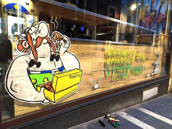 Obélix lanza un garrotico de Beatriz a Idéfix en la calle Curia.